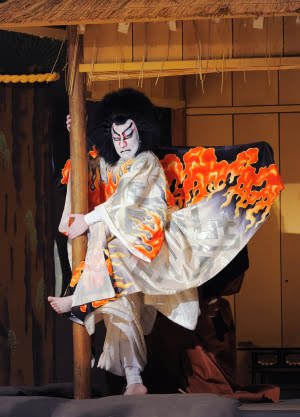 歌舞伎の寄り目の名前 意味は 見得と睨みの違いややり方も解説